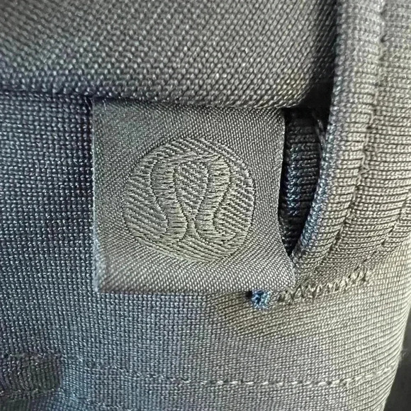 Lululemon Men’s Crop Pant Relaxed *Utilitech Size 36 - Picture 4 of 5